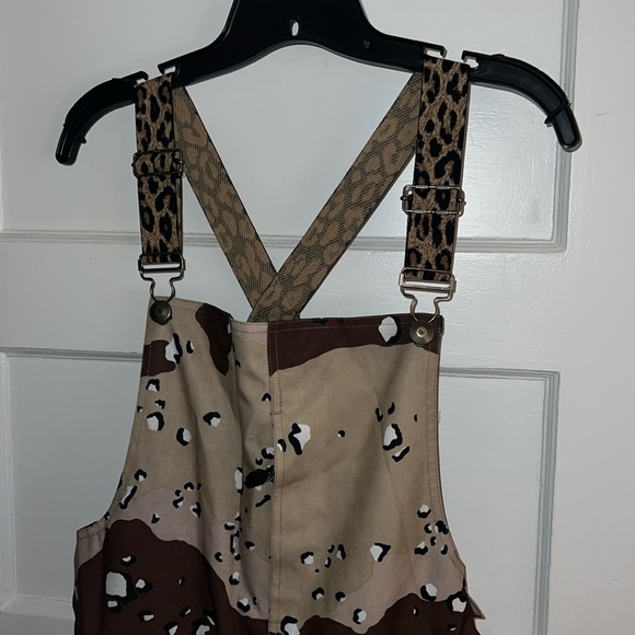 DC Collective Snowboarding Bib - Picture 3 of 7